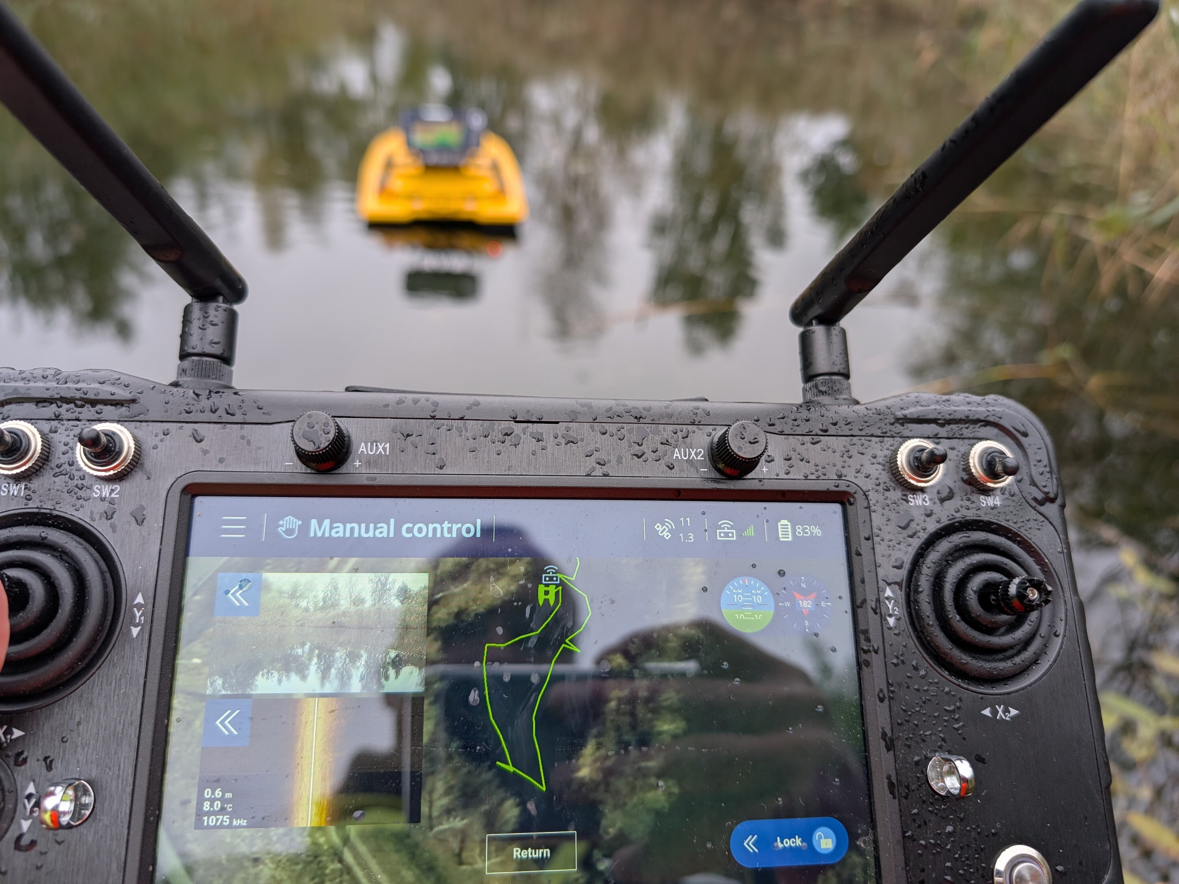 CC Aquascan USV Boot mit Steuerungselement im Vordergrund